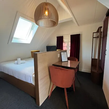 West Aan Zee Hotell